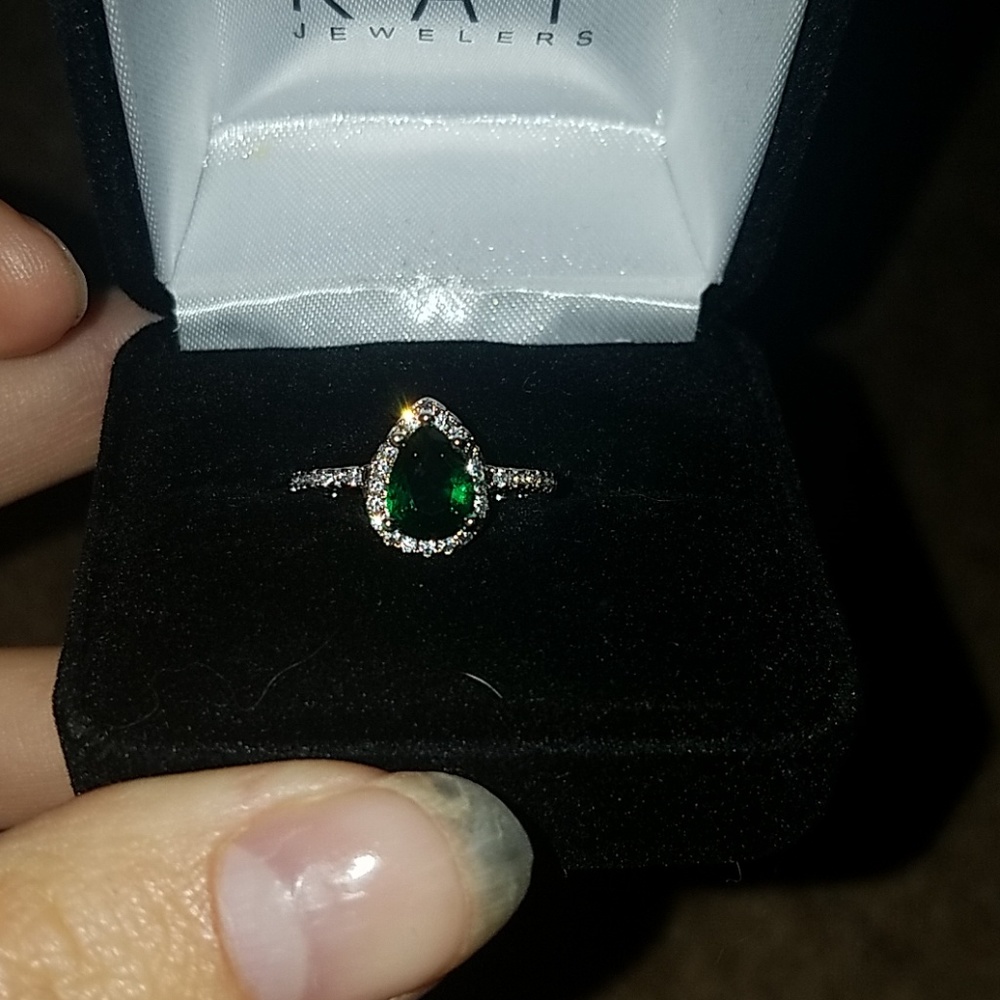 Green teardrop ring